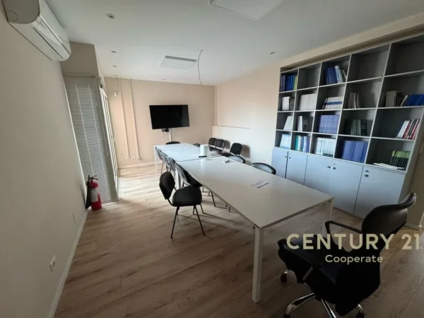 Tirane, jap me qera zyre , 215 m² 5.500 € (Ish Blloku)