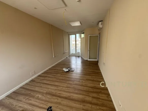Tirane, jap me qera zyre , 215 m² 5.500 € (Ish Blloku)