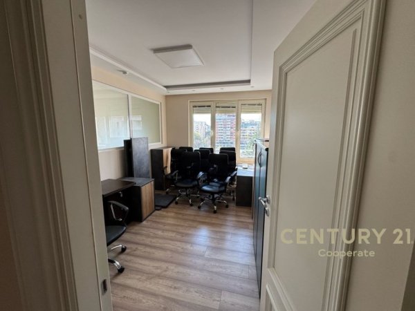 Tirane, jap me qera zyre , 215 m² 5.500 € (Ish Blloku)