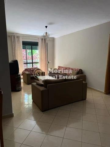 Tirane, jepet me qera apartament 3+1 Kati 2, 120 m² 550 € (Rruga 5 Maji)