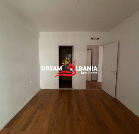 Tirane, jepet me qera zyre , 100 m² 600 € 