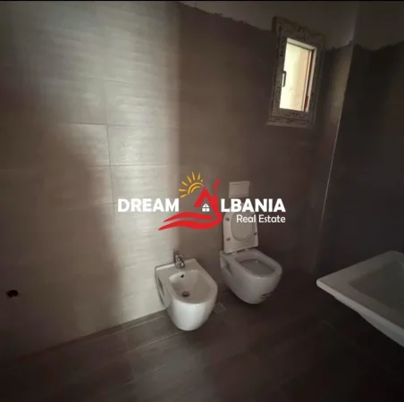 Tirane, jepet me qera zyre , 100 m² 600 € 