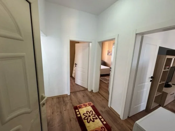 Tirane, jepet me qera apartament 2+1+Ballkon , 70 m² 500 € (Rruga Muhamed Gjollesha)