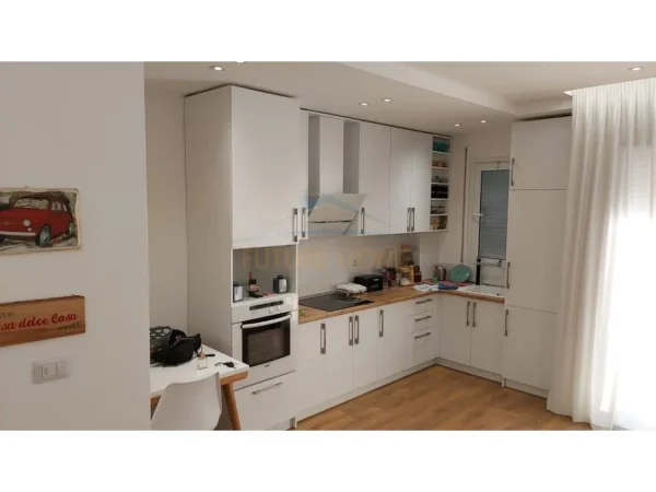 Vlore - Lungomare - Uji i Ftohte, shitet apartament 1+1+Ballkon Kati 2, 62 m² 180.000 € (Vlore)