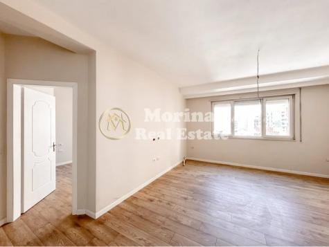 Tirane, jepet me qera ambjent biznesi Kati 6, 80 m² 750 € (”Rr.Urani Pano” Tek Galeria)