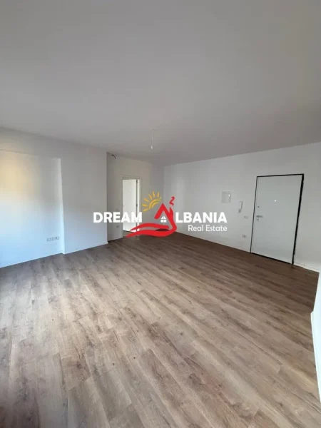 Tirane, jepet me qera zyre , 108 m² 850 € 