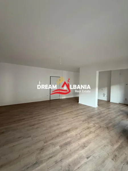 Tirane, jepet me qera zyre , 108 m² 850 € 