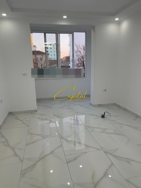 Tirane, jepet me qera zyre Kati 2, 50 m² 1.100 € (RRUGA E DIBRES)
