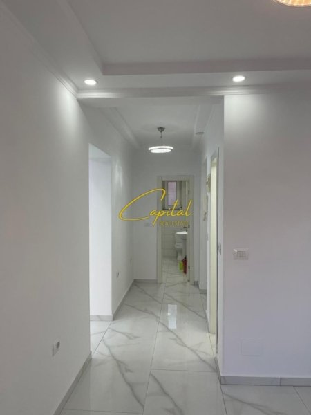 Tirane, jepet me qera zyre Kati 2, 50 m² 1.100 € (RRUGA E DIBRES)