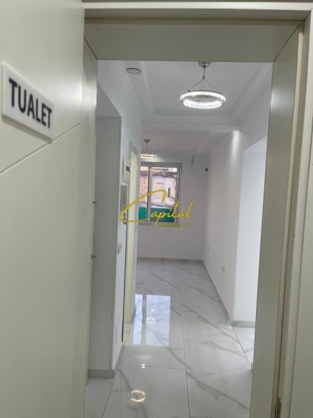 Tirane, jepet me qera zyre Kati 2, 50 m² 1.100 € (RRUGA E DIBRES)
