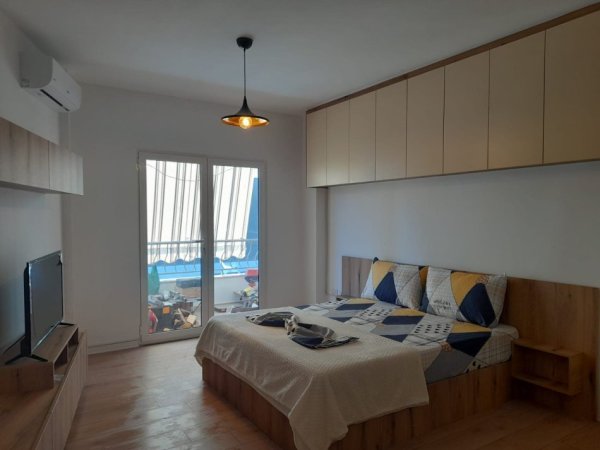Tirane, jepet me qera garsonier 1+1+Ballkon Kati 3, 45 m² 370 € (21 dhjetori)