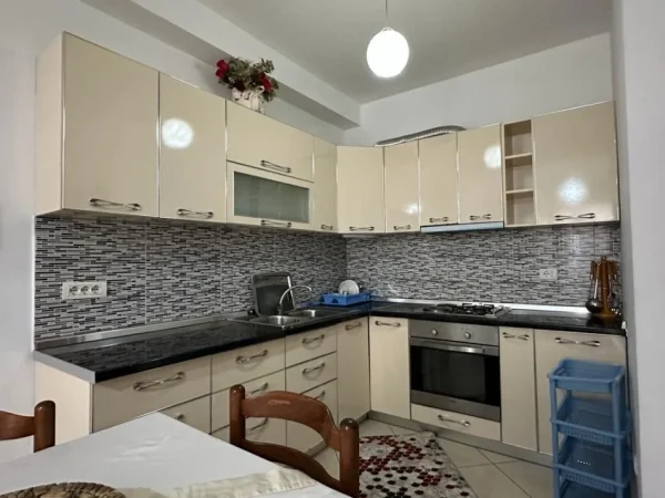 Tirane, jap me qera apartament 1+1 Kati 5, 63 m² 400 € (Astir)