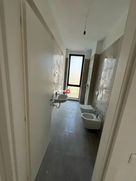 Tirane, shitet apartament 1+1 , 77 m² 132.000 €