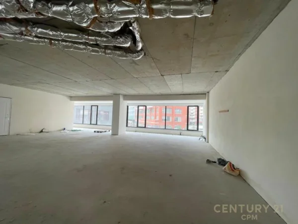 Tirane, jap me qera zyre , 566 m² 8.900 € (Kompleksi Delijorgji)