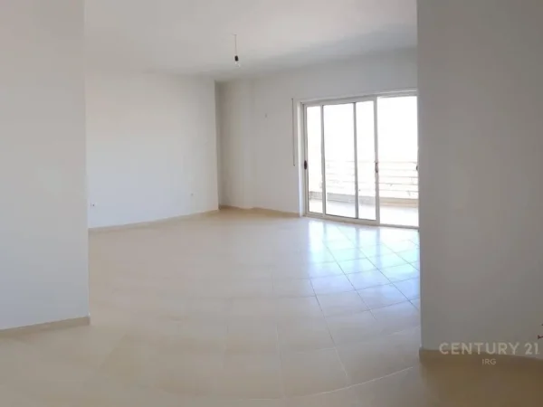 Tirane, jepet me qera zyre Kati 11, 110 m² 550 € (Kompleksi Panorama)