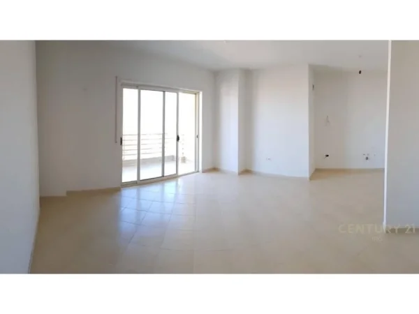 Tirane, jepet me qera zyre Kati 11, 110 m² 550 € (Kompleksi Panorama)