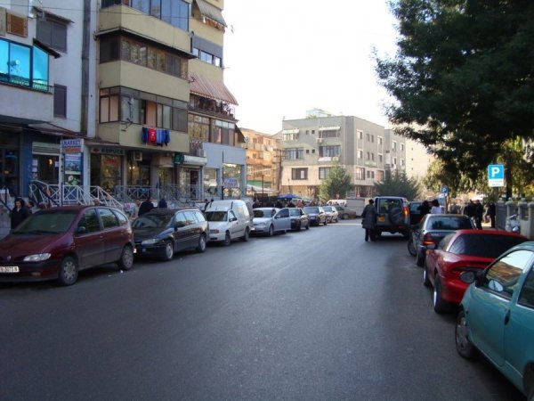 Tirane, shitet dyqan , 30 m² 93.000 € (tek Rruga Petro Nini Luaras)