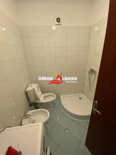 Tirane, jepet me qera apartament 1+1 , 65 m² 420 € 