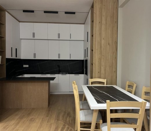 Tirane, jepet me qera apartament 2+1+Ballkon Kati 5, 100 m² 70,000Leke (Ish Sheshi Shqiponja,Rruga Tahir Kadare)