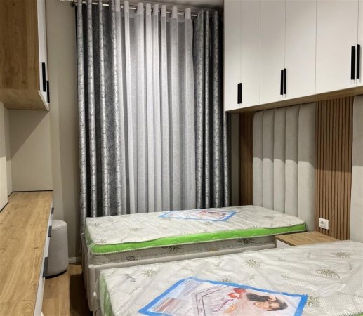 Tirane, jepet me qera apartament 2+1+Ballkon Kati 5, 100 m² 70,000Leke (Ish Sheshi Shqiponja,Rruga Tahir Kadare)