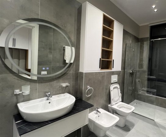 Tirane, jepet me qera apartament 2+1+Ballkon Kati 5, 100 m² 70,000Leke (Ish Sheshi Shqiponja,Rruga Tahir Kadare)