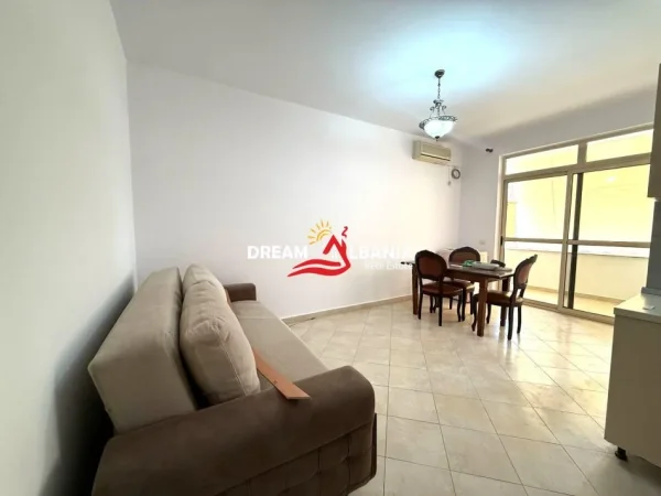 Tirane, jepet me qera apartament 1+1 , 75 m² 400 € 