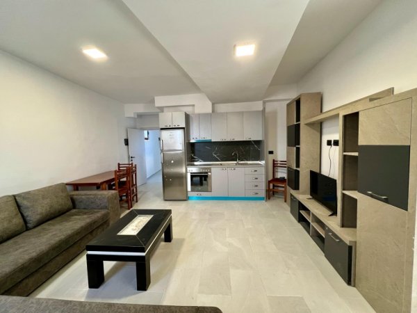 Tirane, jepet me qera apartament 1+1 Kati 2, 60 m² 300 € (Rruga Mihal Grameno)