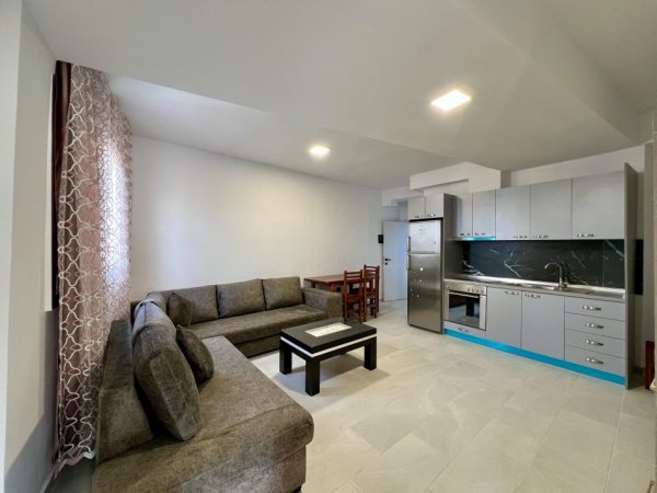 Tirane, jepet me qera apartament 1+1 Kati 2, 60 m² 300 € (Rruga Mihal Grameno)