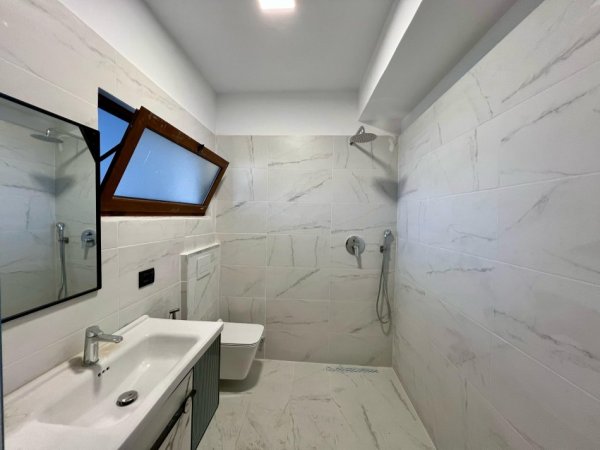 Tirane, jepet me qera apartament 1+1 Kati 2, 60 m² 300 € (Rruga Mihal Grameno)
