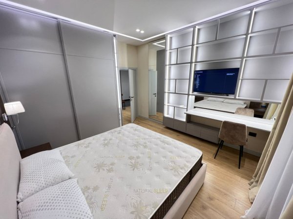 Tirane, jepet me qera apartament 1+1 Kati 4, 70 m² 900 € (Rruga Kavajes Squere 21)