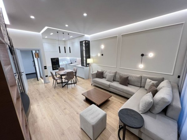 Tirane, jepet me qera apartament 1+1 Kati 4, 70 m² 900 € (Rruga Kavajes Squere 21)