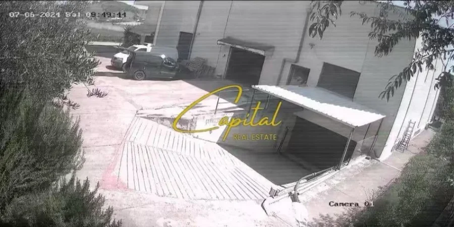 Tirane, jepet me qera magazine Kati 0, 370 m² 1.000 € (VAQARR)