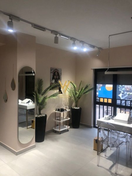 Tirane, shitet apartament 3+1+Ballkon Kati 8, 116 m² 261.000 € (SELVIA)