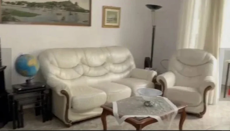 Tirane, jepet me qera 2+1+Ballkon Kati 4, 90 m² 450 € (Rruga Dibres)