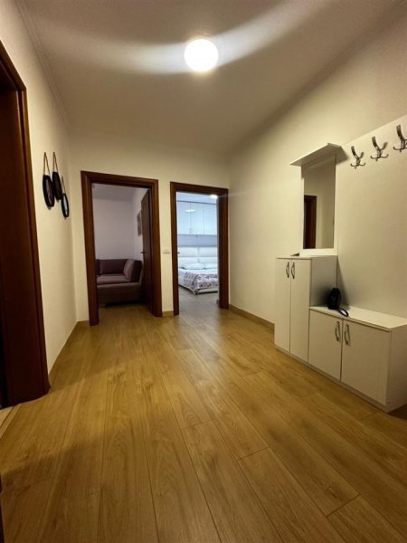 Tirane, jepet me qera apartament 1+1 Kati 2, 60 m² 600 € (Myslym Shyri)