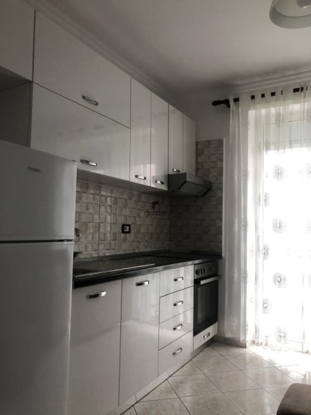Tirane, jepet me qera apartament 2+1+Ballkon Kati 2, 65 m² 550 € (21 DHJETORI)