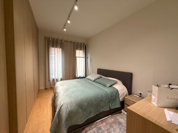 Tirane, jepet me qera apartament 2+1 , 90 m² 1.200 € (Rruga e Kosovareve)