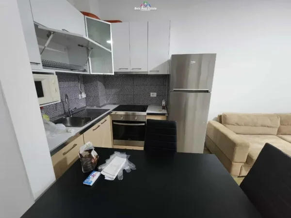 Tirane, jepet me qera apartament 1+1+Ballkon Kati 2, 60 m² 600 € (komuna e parisit)