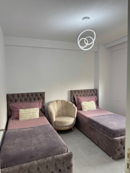 Tirane, jepet me qera apartament 2+1 Kati 1, 110 m² 500 € (Komples Tom Doshi)