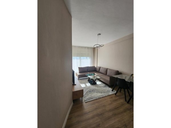 Tirane, jepet me qera apartament 1+1 Kati 8, 600 m² 600 € (Rruga Panorama)