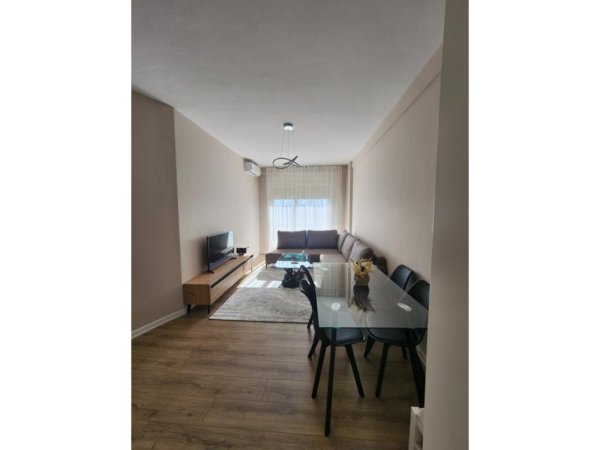 Tirane, jepet me qera apartament 1+1 Kati 8, 600 m² 600 € (Rruga Panorama)