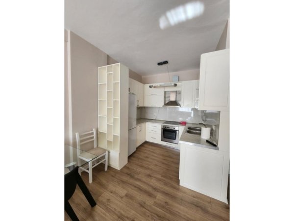 Tirane, jepet me qera apartament 1+1 Kati 8, 600 m² 600 € (Rruga Panorama)