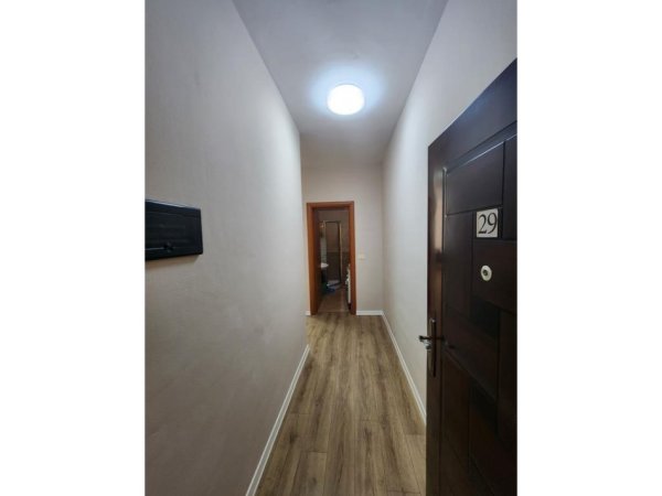 Tirane, jepet me qera apartament 1+1 Kati 8, 600 m² 600 € (Rruga Panorama)