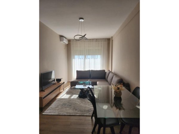 Tirane, jepet me qera apartament 1+1 Kati 8, 600 m² 600 € (Rruga Panorama)