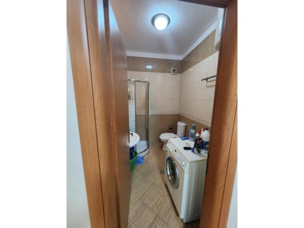 Tirane, jepet me qera apartament 1+1 Kati 8, 600 m² 600 € (Rruga Panorama)