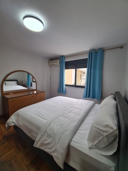 Tirane, jepet me qera apartament 2+1+Aneks+Ballkon Kati 2, 72 m² 600 € (rruga mine peza)