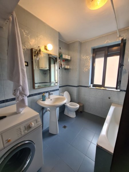 Tirane, jepet me qera apartament 2+1+Aneks+Ballkon Kati 2, 72 m² 600 € (rruga mine peza)