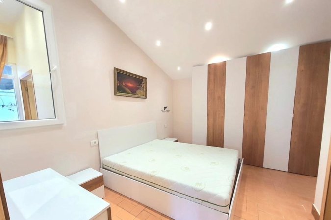 Tirane, jepet me qera apartament 2+1+Ballkon Kati 3, 120 m² 650 € (MYSLYM SHYRI)
