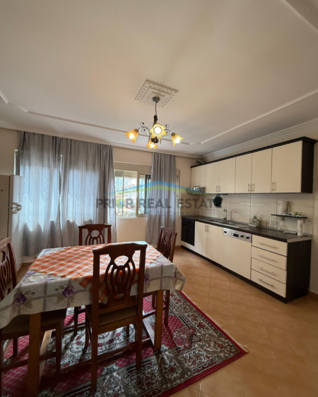 Tirane, jepet me qera apartament 3+1+Ballkon Kati 3, 130 m² 600 € (Stadiumi Dinamo)