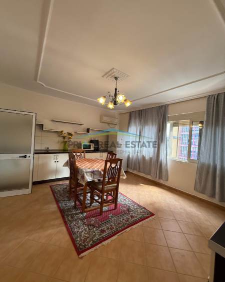 Tirane, jepet me qera apartament 3+1+Ballkon Kati 3, 130 m² 600 € (Stadiumi Dinamo)
